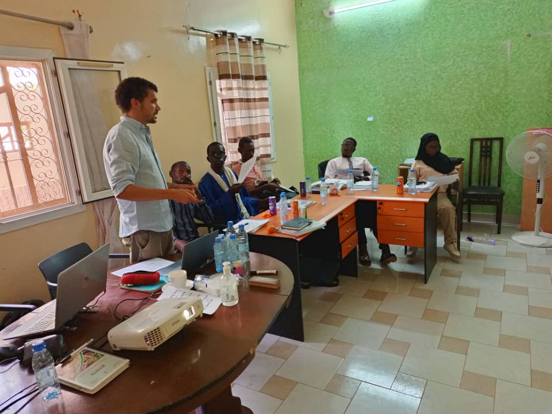 Session en salle du programme de formation Fondation EGIS, Thiès.