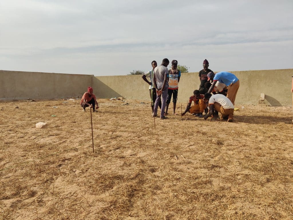 Maçons en formation sur le chantier de Godel, Sénégal.