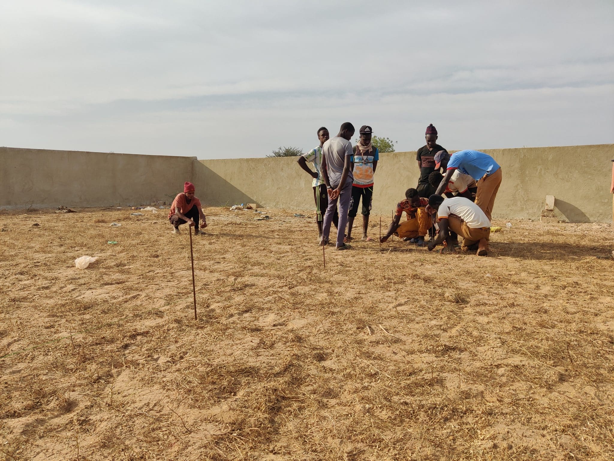 Maçons en formation sur le chantier de Godel, Sénégal.