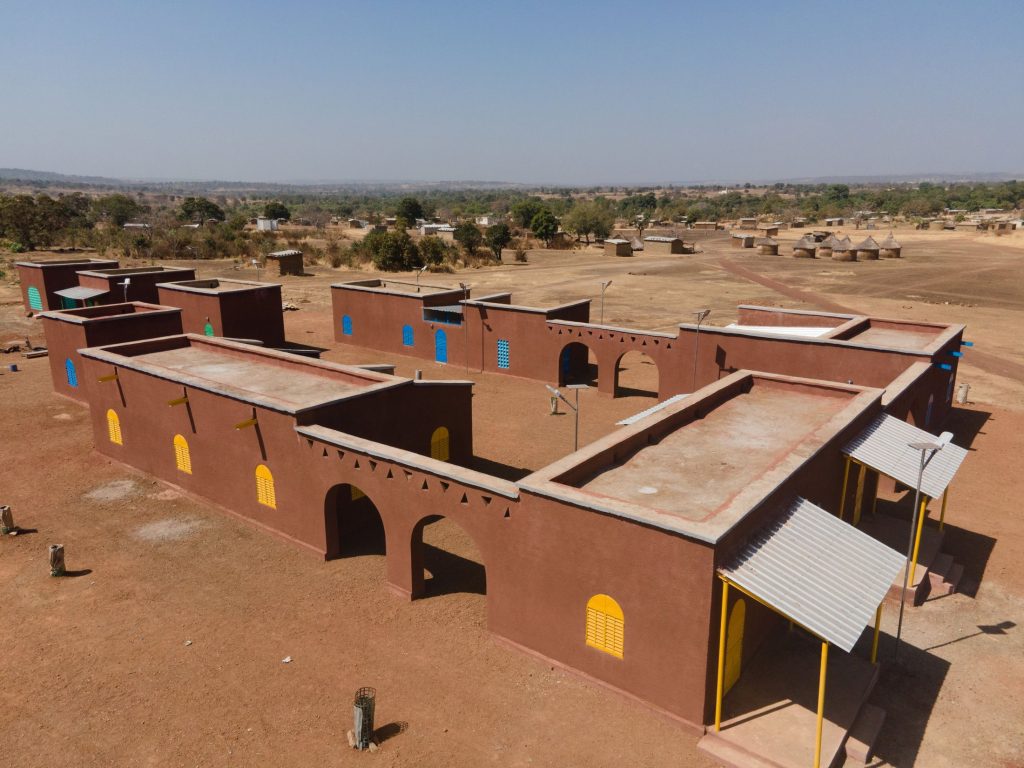 Vue aérienne d’une zone d’activités électrifiée (Mali)